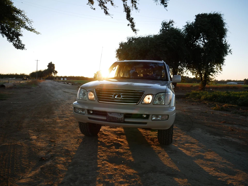 2007 Lexus LX 2nd Gen - Image 10 of 31