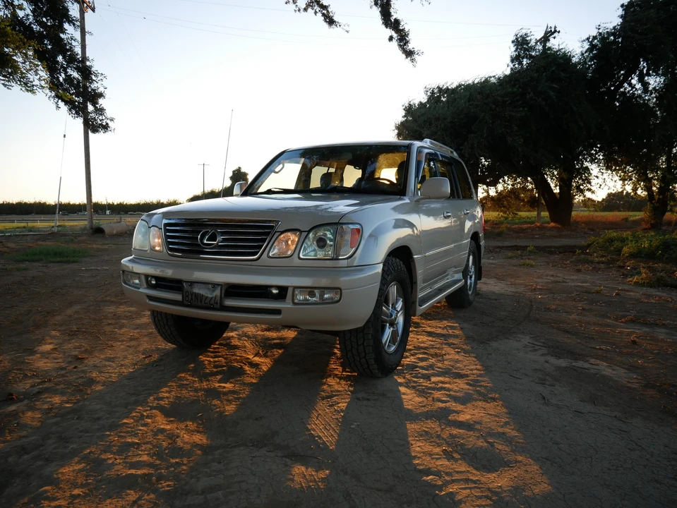 2007 Lexus LX 2nd Gen - Image 11 of 31