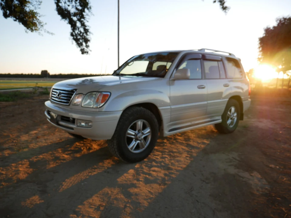 2007 Lexus LX 2nd Gen - Image 14 of 31