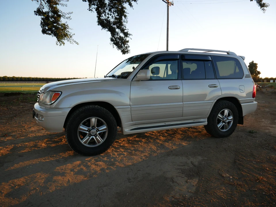 2007 Lexus LX 2nd Gen - Image 16 of 31