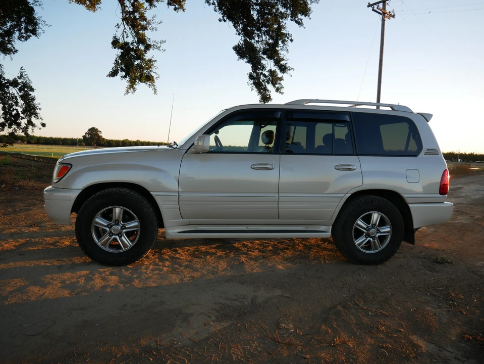 2007 Lexus LX 2nd Gen - Image 17 of 31