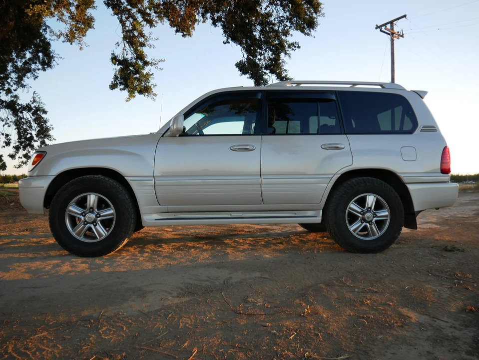 2007 Lexus LX 2nd Gen - Image 18 of 31