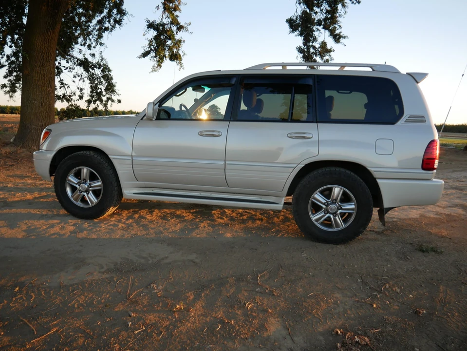 2007 Lexus LX 2nd Gen - Image 19 of 31
