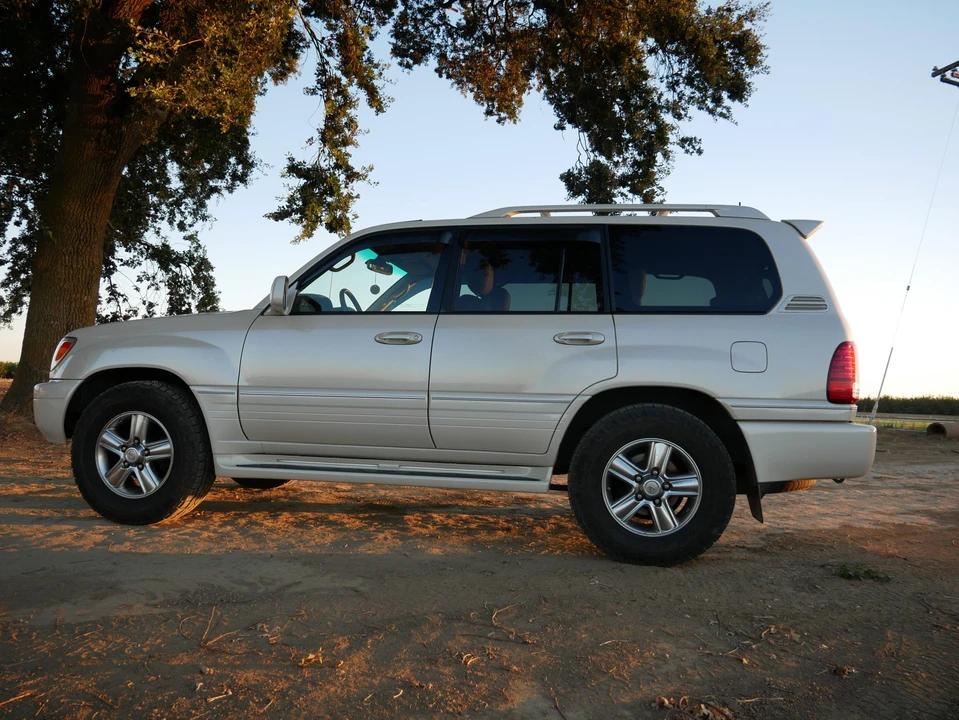 2007 Lexus LX 2nd Gen - Image 20 of 31