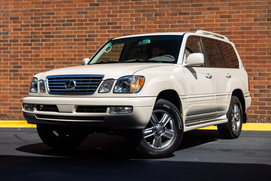 2007 Lexus LX 2nd Gen - Image 2 of 31