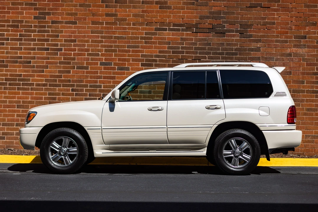 2007 Lexus LX 2nd Gen - Image 10 of 31
