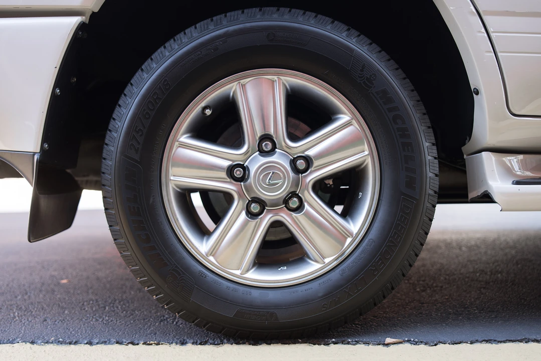 2007 Lexus LX 2nd Gen - Image 29 of 31