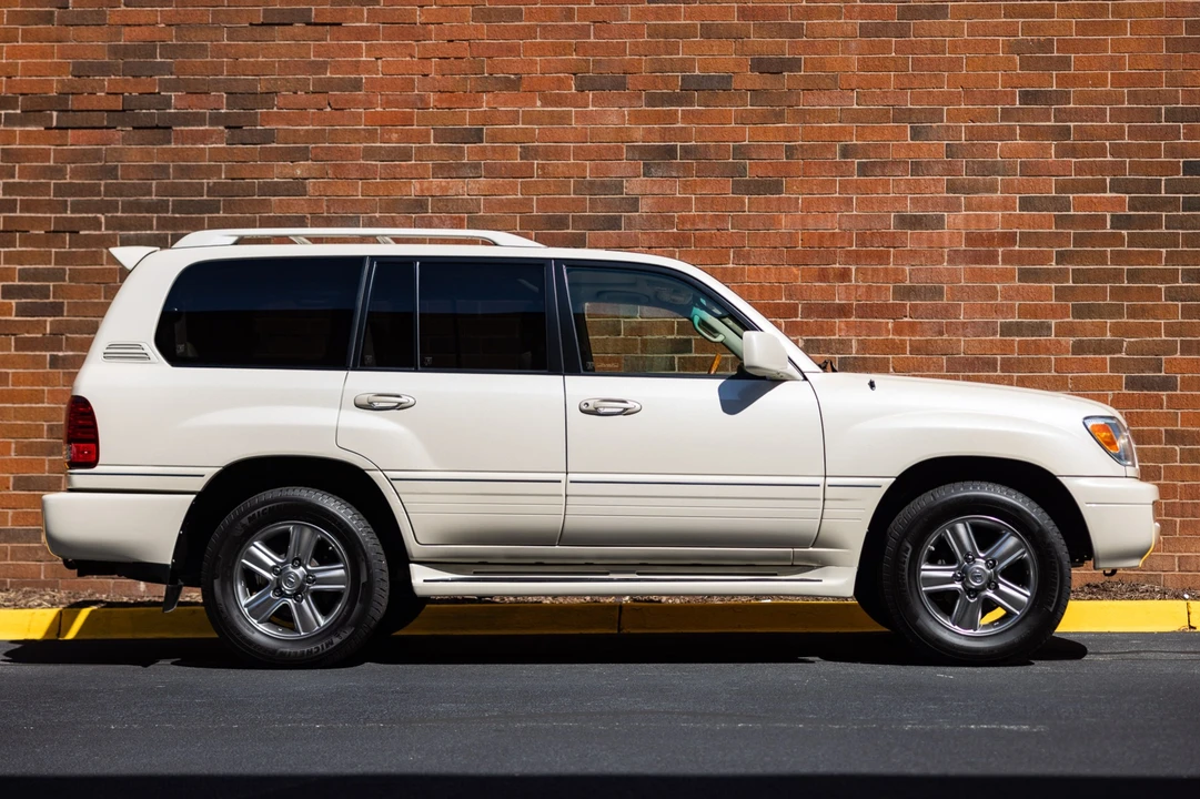 2007 Lexus LX 2nd Gen - Image 7 of 31
