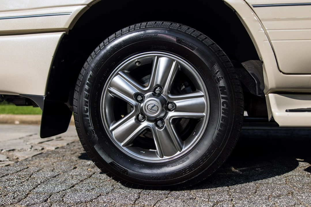 2007 Lexus LX 2nd Gen - Image 28 of 31