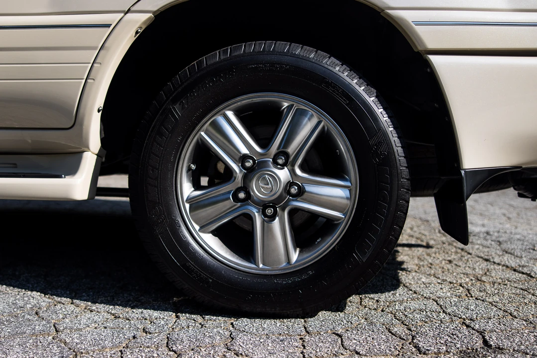 2007 Lexus LX 2nd Gen - Image 26 of 31
