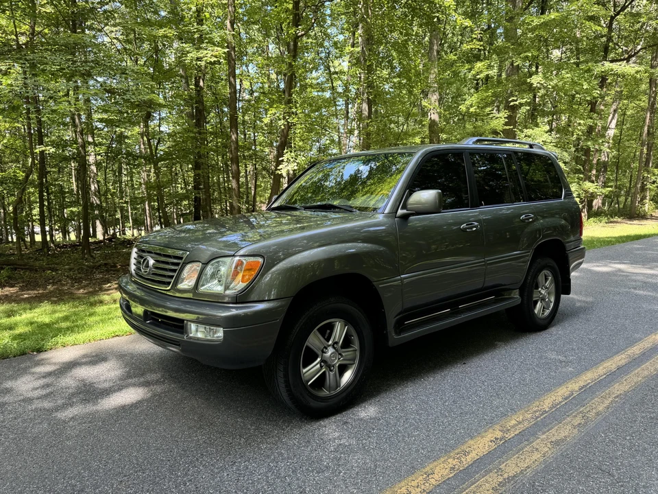 2007 Lexus LX 2nd Gen - Image 11 of 31