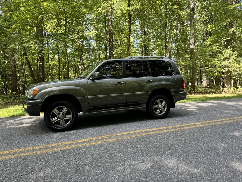 2007 Lexus LX 2nd Gen - Image 2 of 31