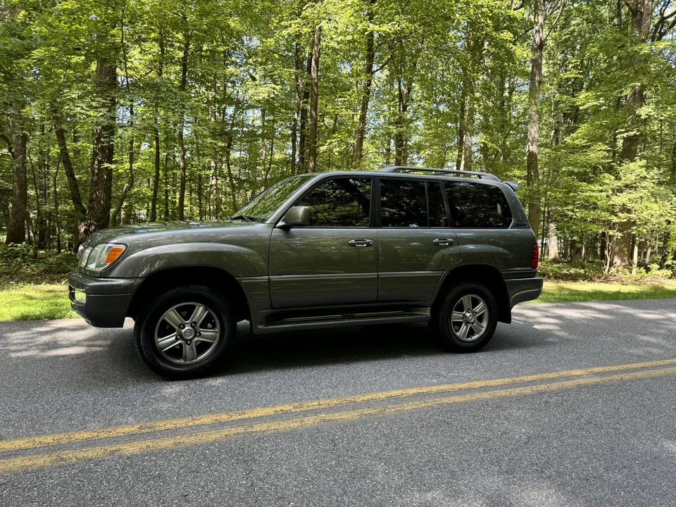 2007 Lexus LX 2nd Gen - Image 4 of 31