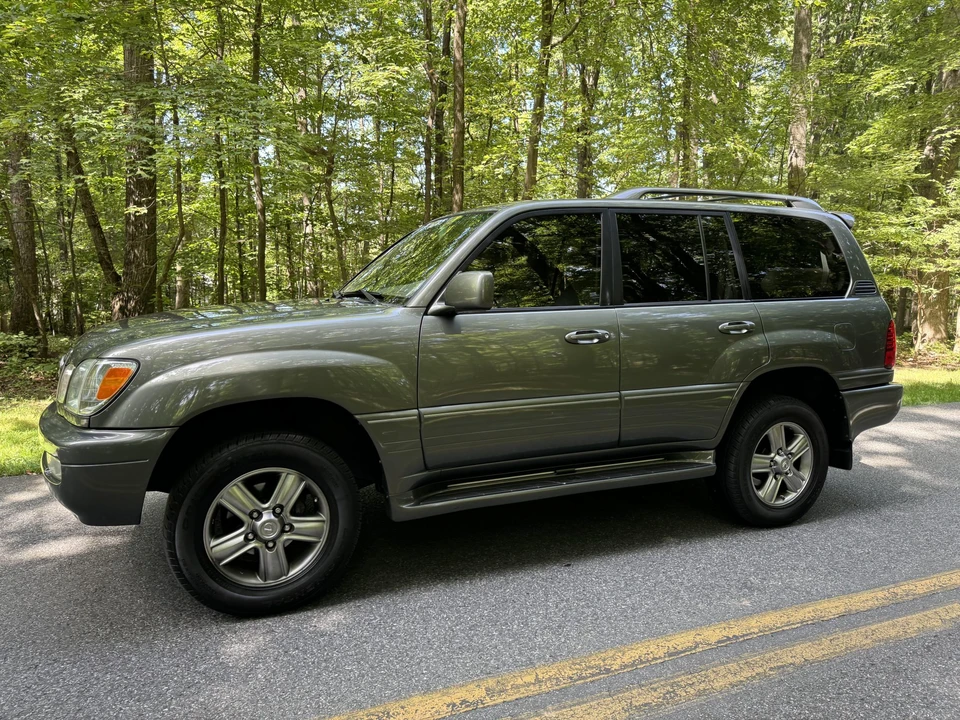 2007 Lexus LX 2nd Gen - Image 3 of 31
