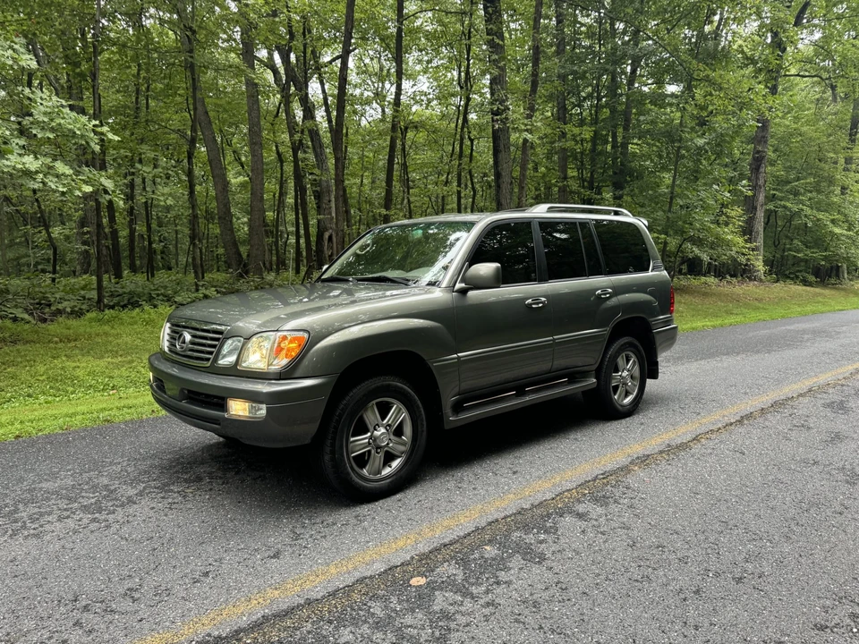 2007 Lexus LX 2nd Gen - Image 10 of 31
