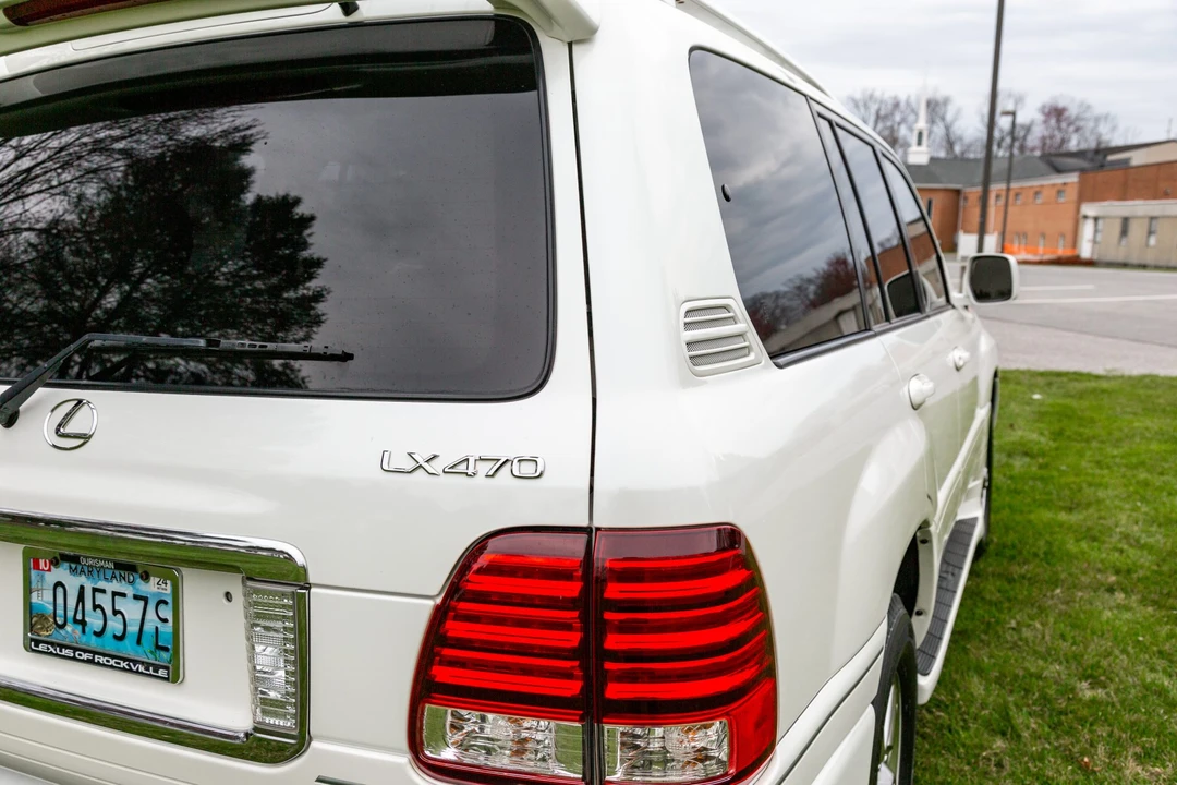 2007 Lexus LX 2nd Gen - Image 18 of 31