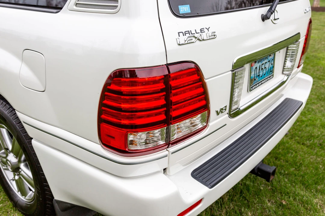 2007 Lexus LX 2nd Gen - Image 17 of 31