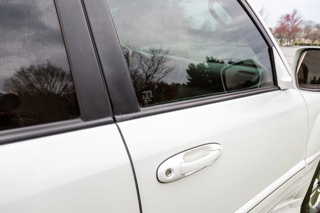 2007 Lexus LX 2nd Gen - Image 25 of 31