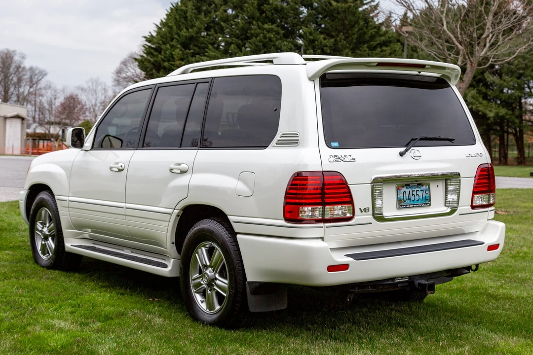 2007 Lexus LX 2nd Gen - Image 4 of 31