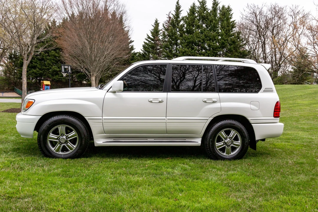 2007 Lexus LX 2nd Gen - Image 3 of 31