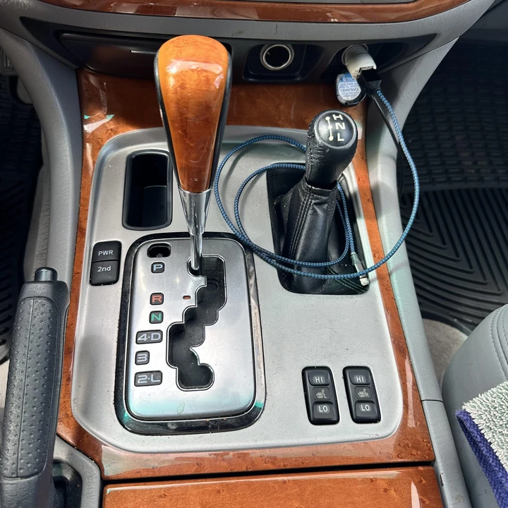 2007 Lexus LX 2nd Gen - Image 28 of 31