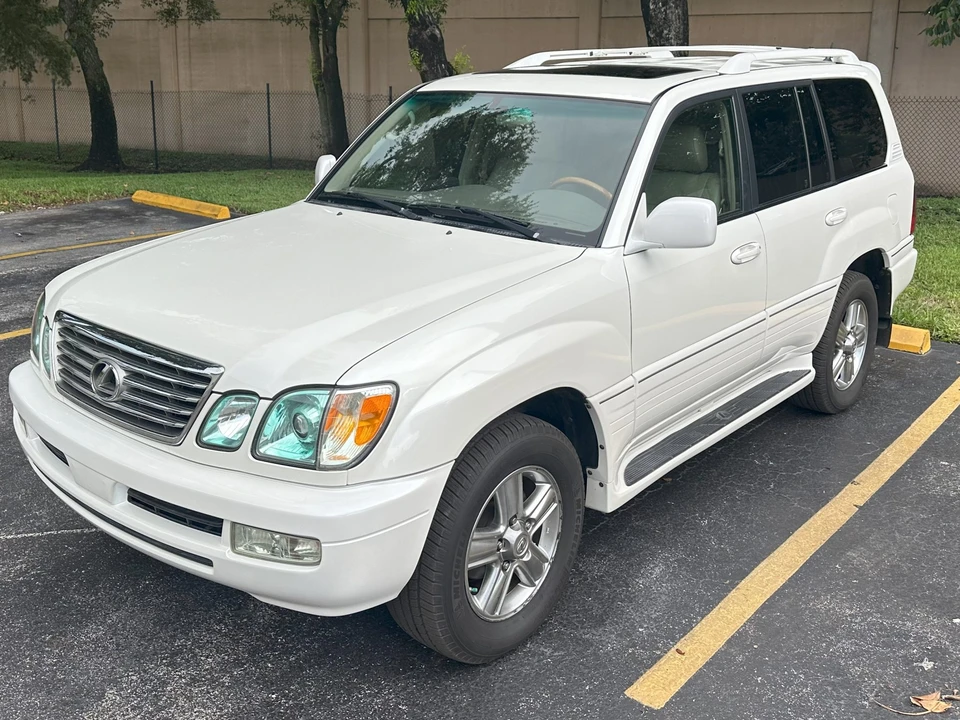 2007 Lexus LX 2nd Gen - Image 4 of 31