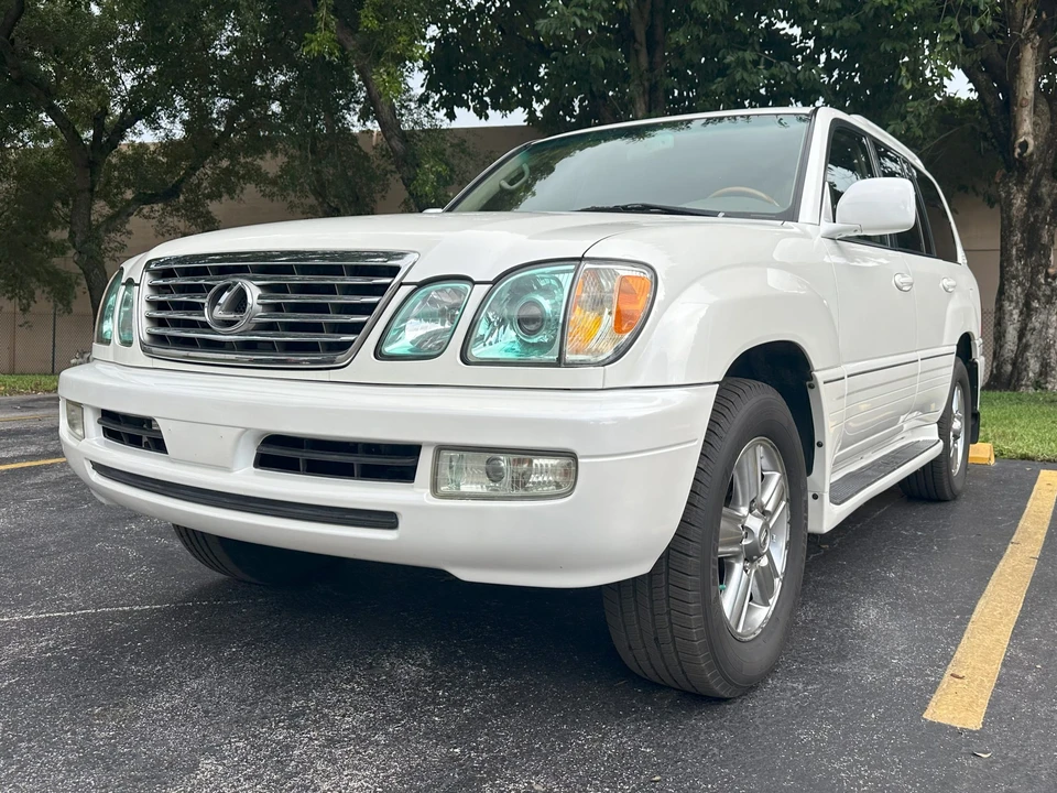 2007 Lexus LX 2nd Gen - Image 2 of 31
