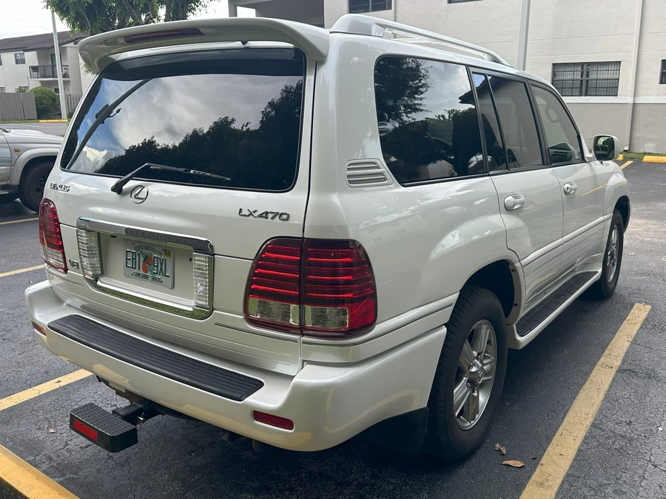 2007 Lexus LX 2nd Gen - Image 18 of 31