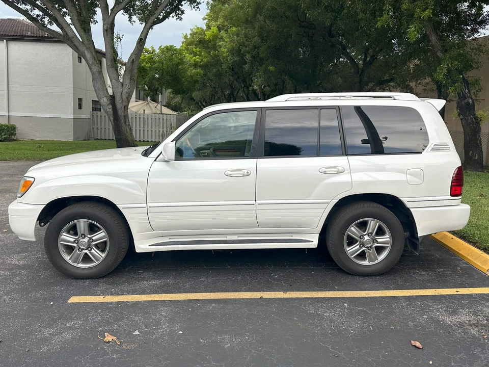 2007 Lexus LX 2nd Gen - Image 11 of 31