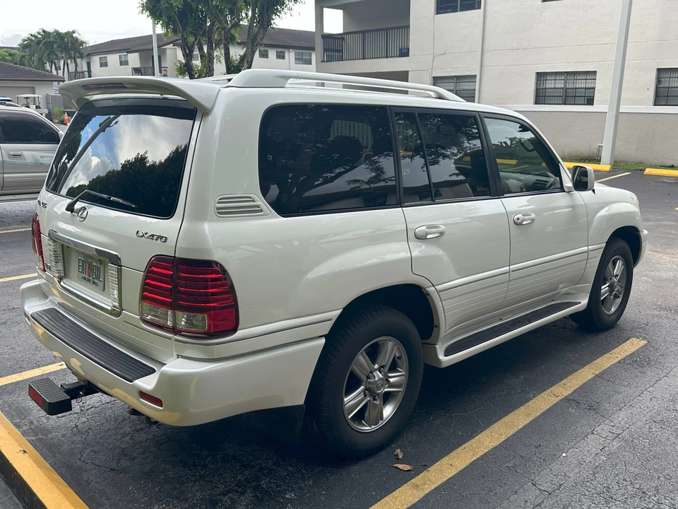 2007 Lexus LX 2nd Gen - Image 19 of 31