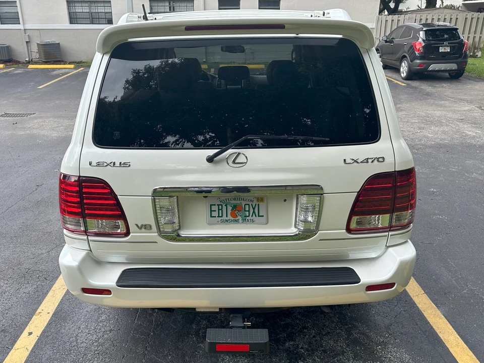 2007 Lexus LX 2nd Gen - Image 15 of 31