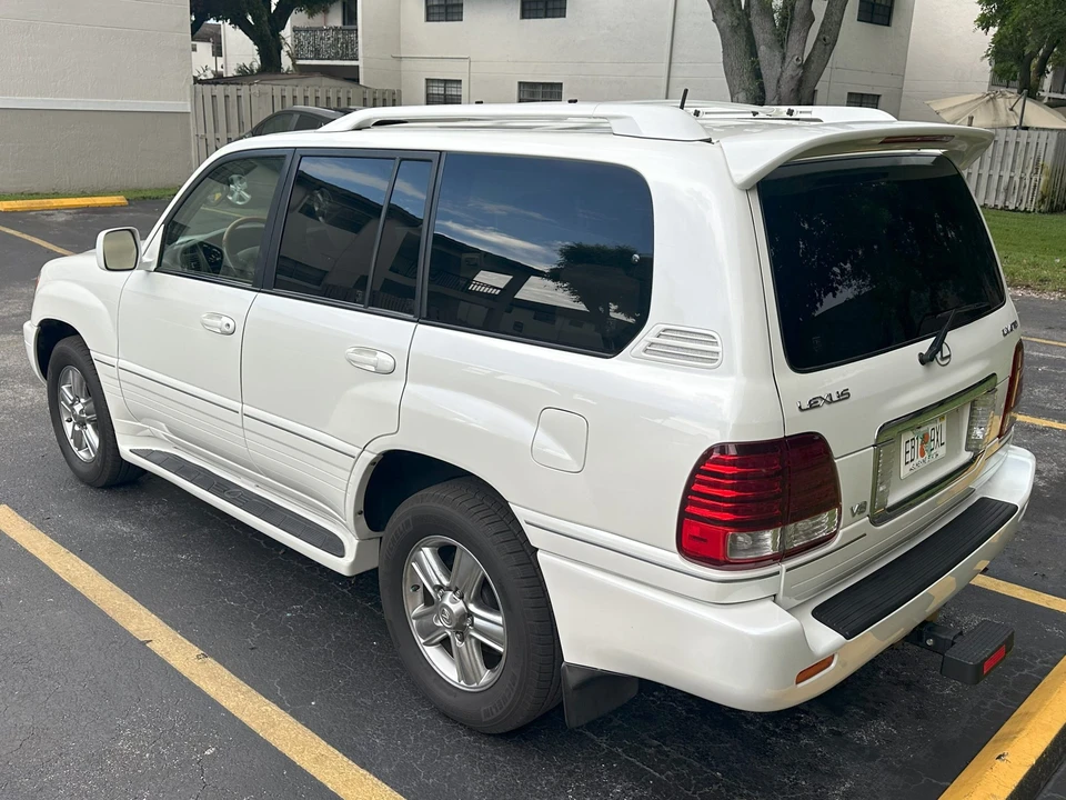 2007 Lexus LX 2nd Gen - Image 12 of 31