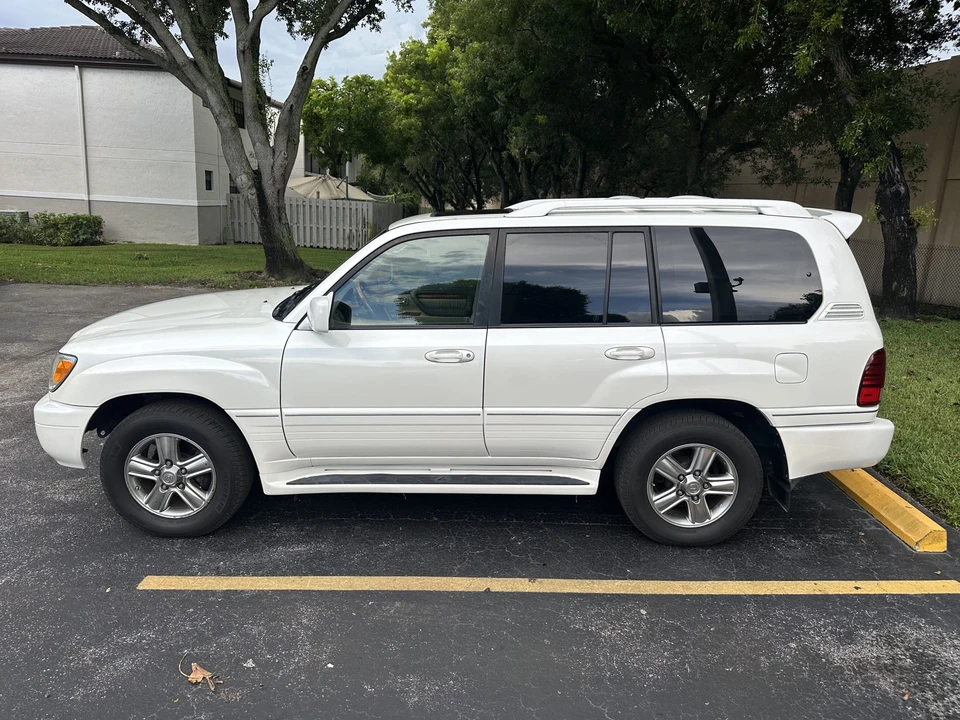 2007 Lexus LX 2nd Gen - Image 9 of 31