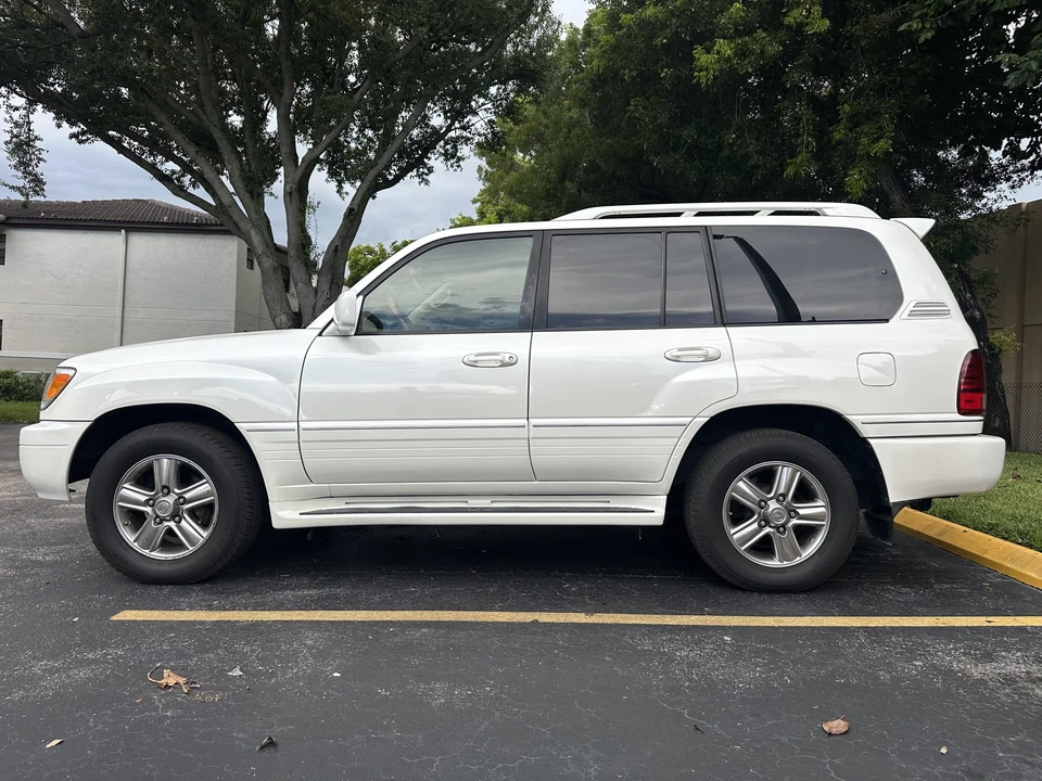2007 Lexus LX 2nd Gen - Image 10 of 31