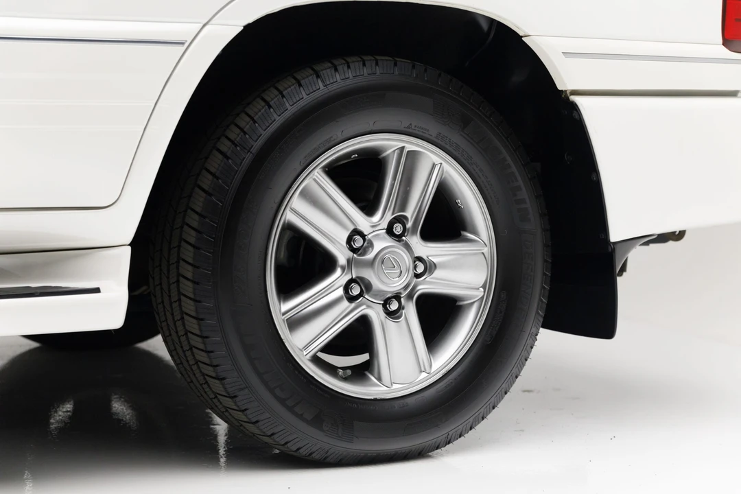 2007 Lexus LX 2nd Gen - Image 29 of 31