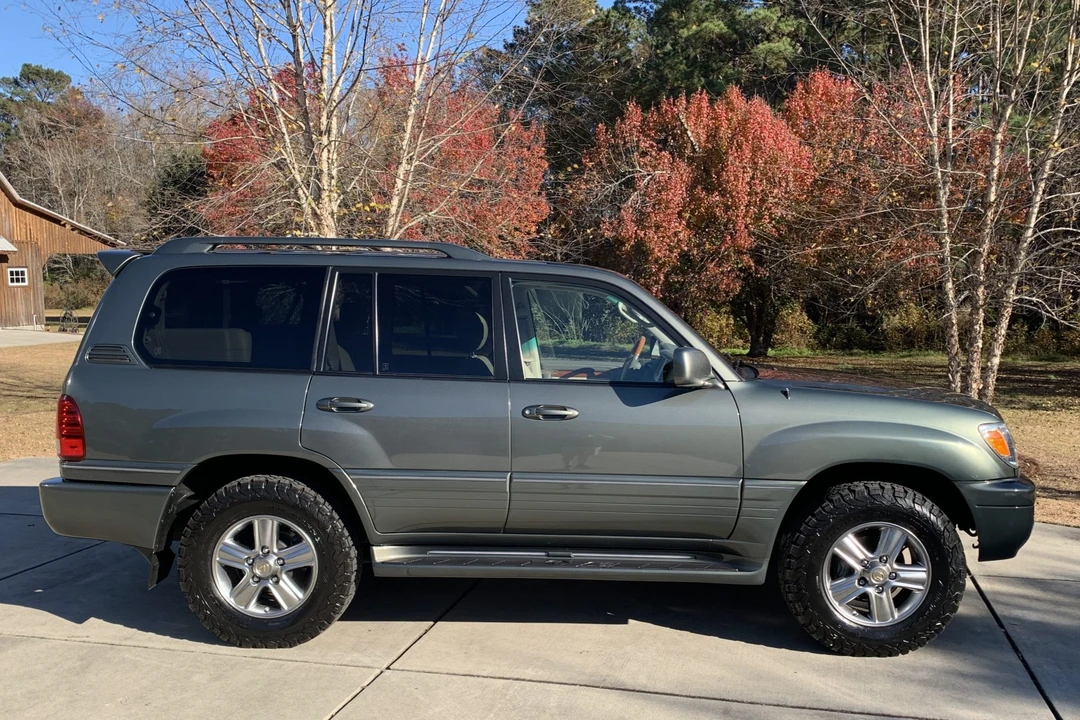 2007 Lexus LX 2nd Gen - Image 9 of 31