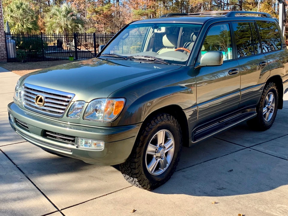 2007 Lexus LX 2nd Gen - Image 2 of 31