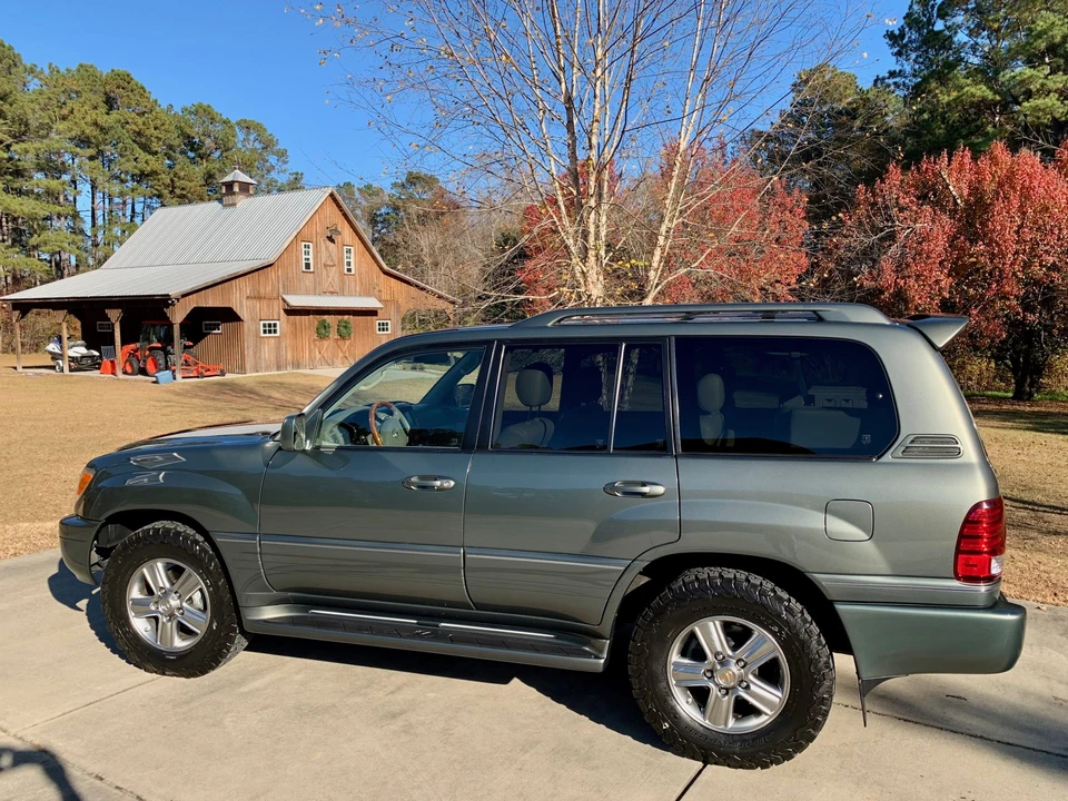 2007 Lexus LX 2nd Gen - Image 3 of 31