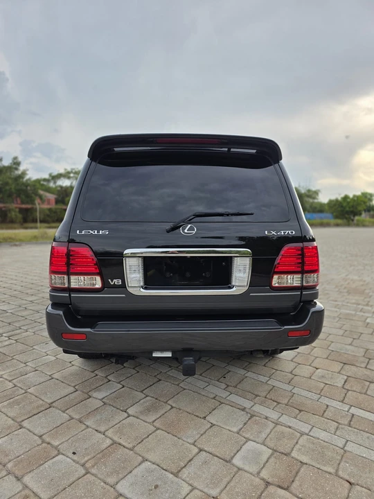 2007 Lexus LX 2nd Gen - Image 18 of 31