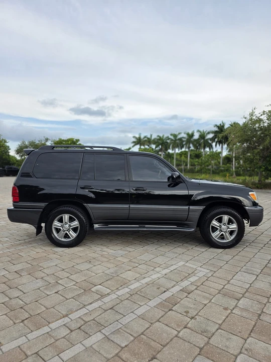 2007 Lexus LX 2nd Gen - Image 12 of 31