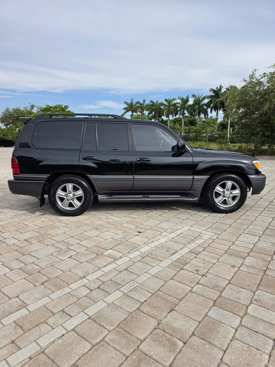 2007 Lexus LX 2nd Gen - Image 14 of 31