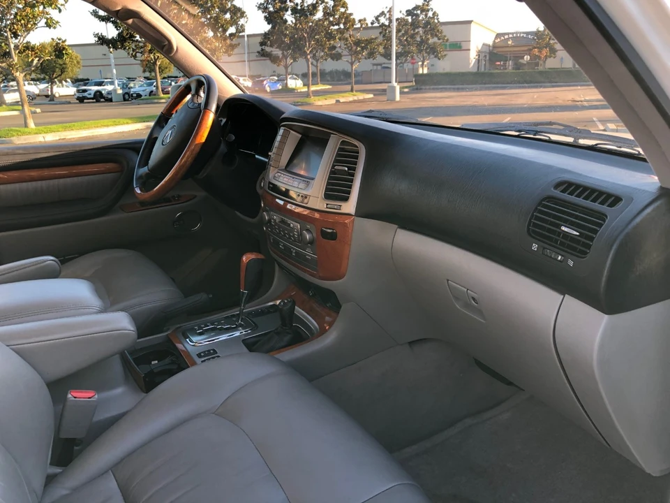 2007 Lexus LX 2nd Gen - Image 26 of 31