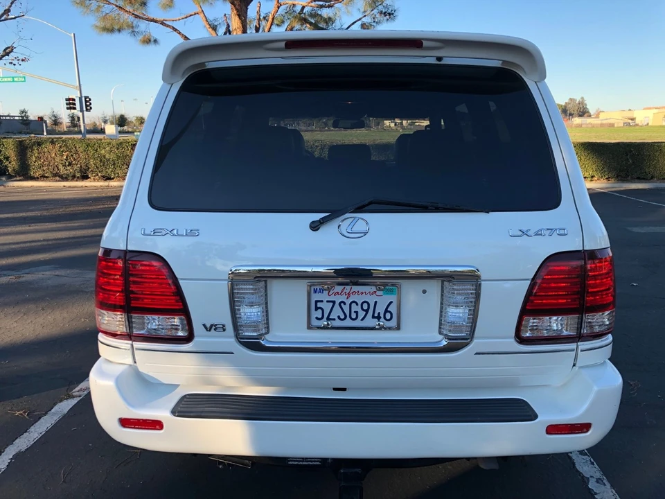 2007 Lexus LX 2nd Gen - Image 10 of 31