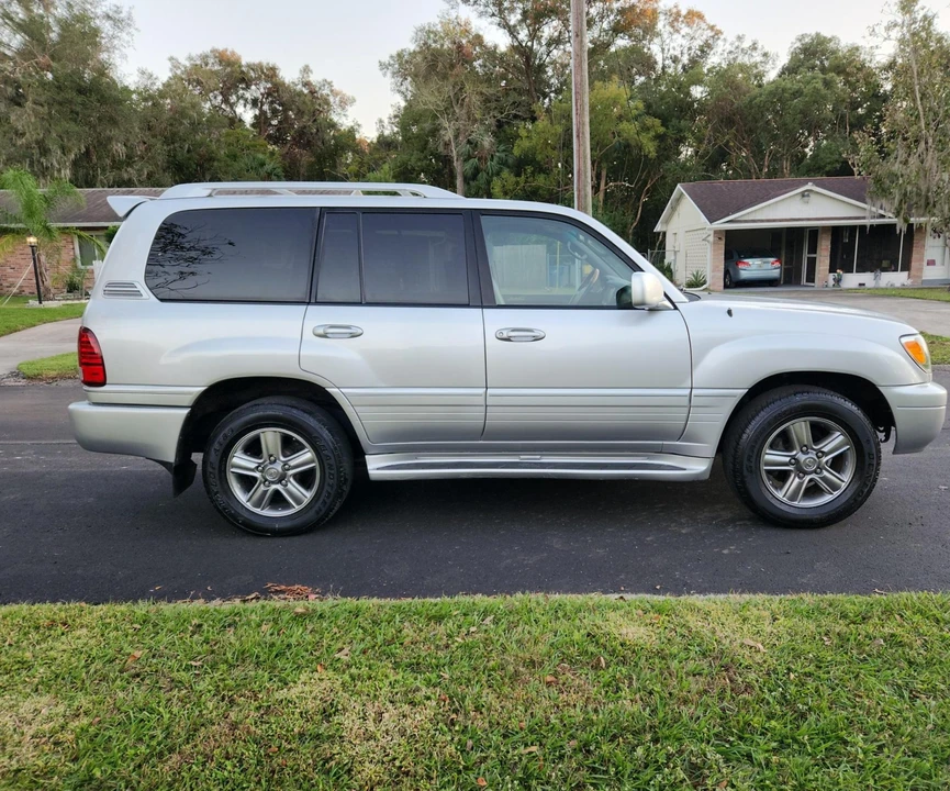 2007 Lexus LX 2nd Gen - Image 12 of 31