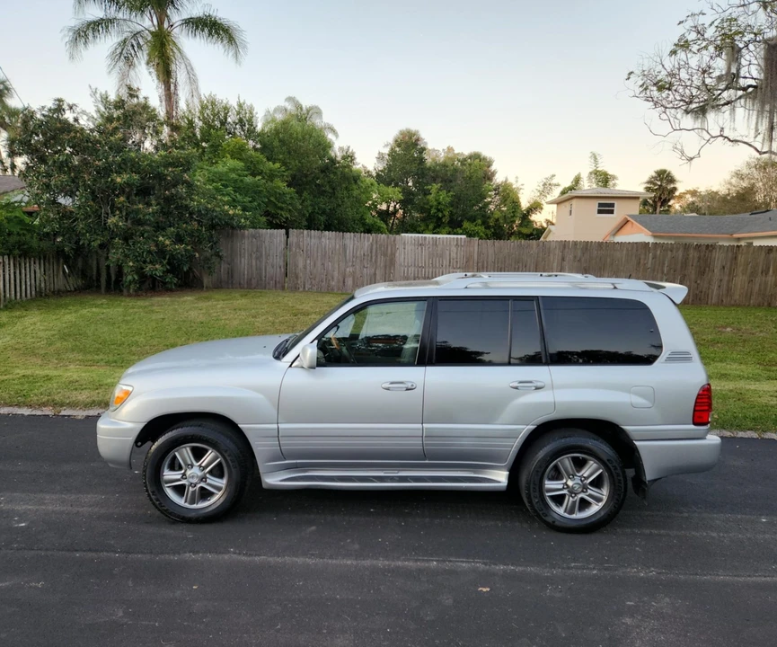 2007 Lexus LX 2nd Gen - Image 18 of 31