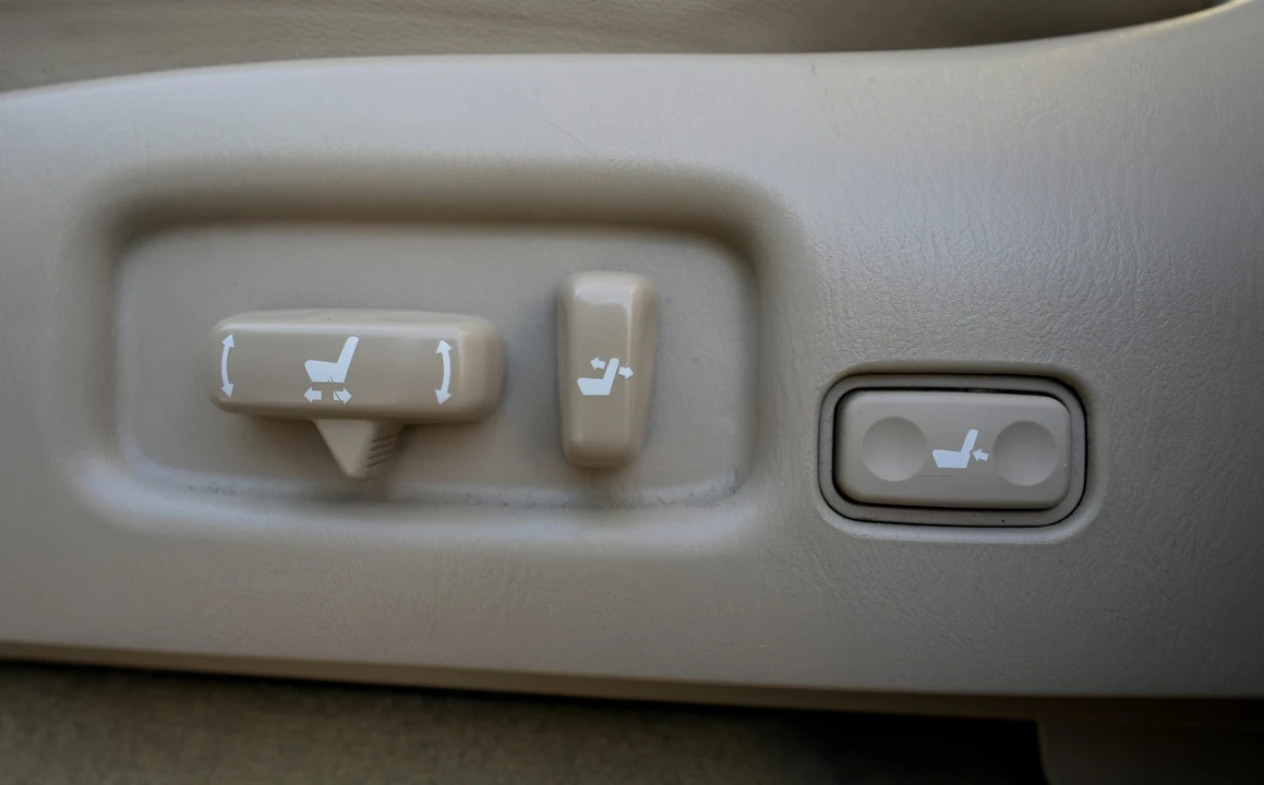 2007 Lexus LX 2nd Gen - Image 24 of 31