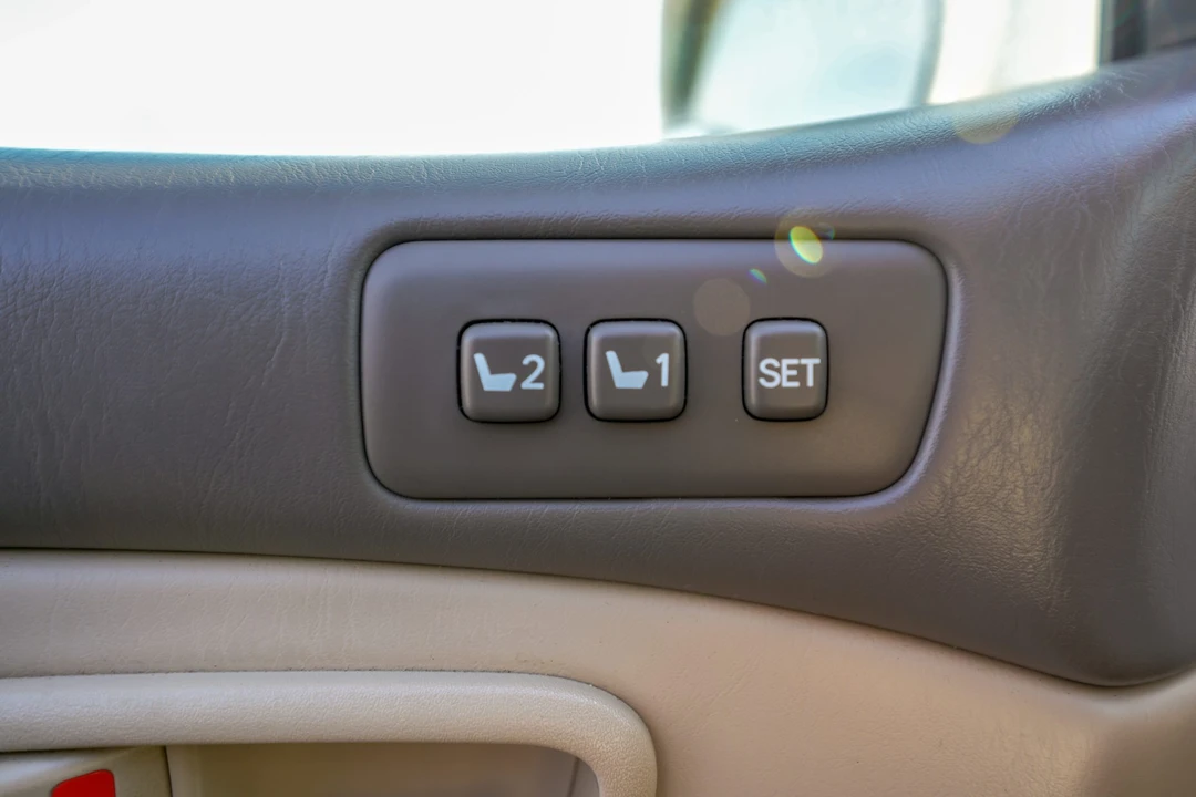 2007 Lexus LX 2nd Gen - Image 22 of 31