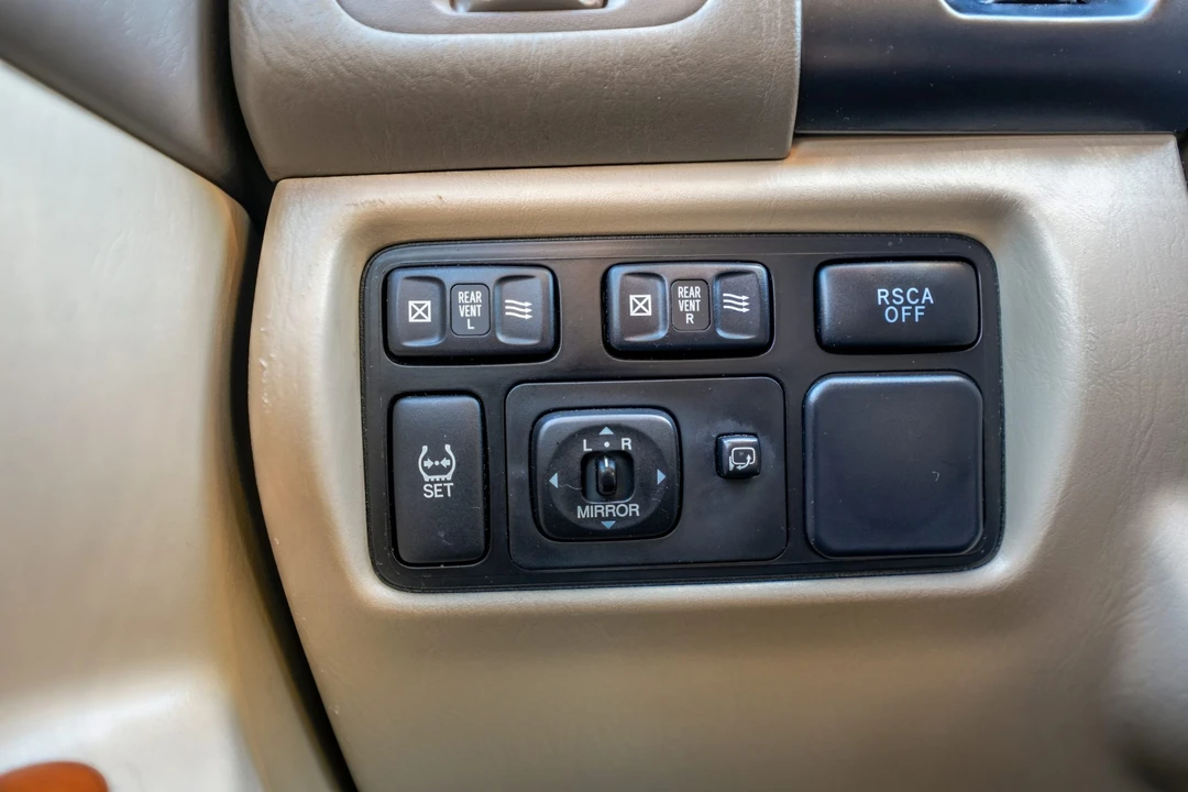 2007 Lexus LX 2nd Gen - Image 25 of 31