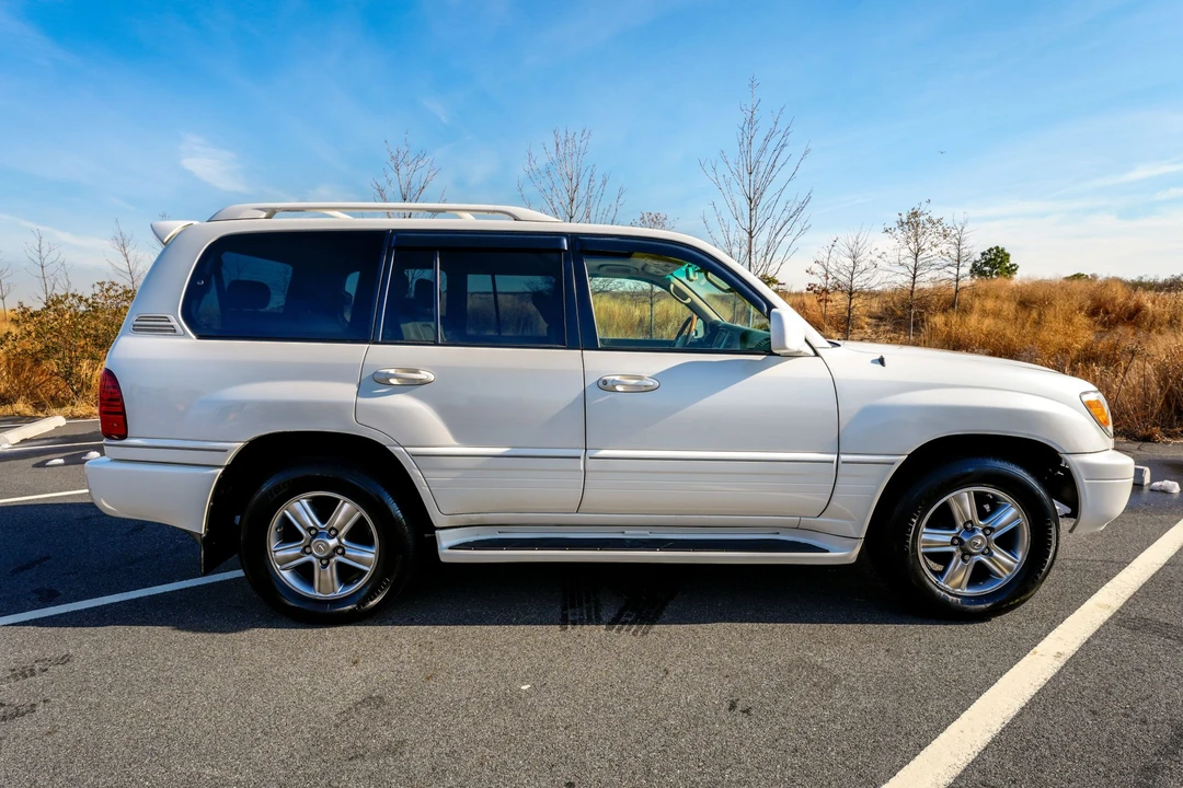 2007 Lexus LX 2nd Gen - Image 9 of 31