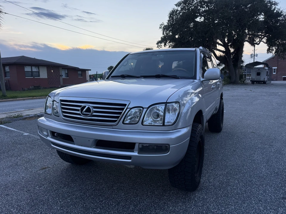 2007 Lexus LX 2nd Gen - Image 2 of 31